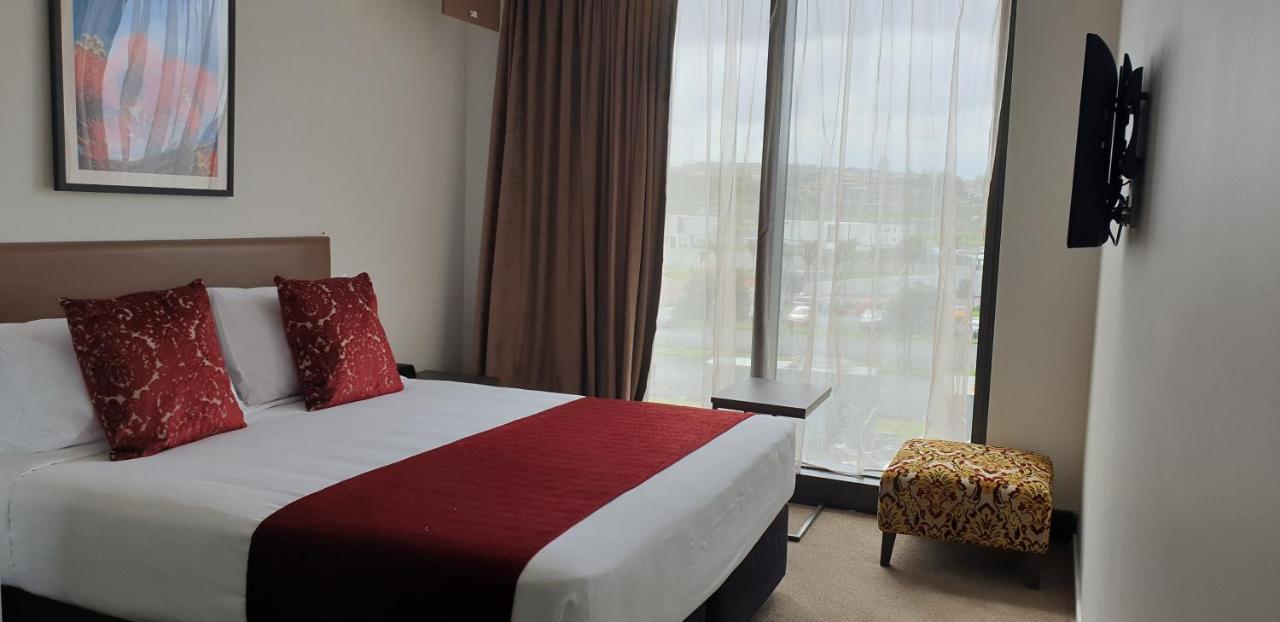 Ramada Suites by Wyndham Manukau Auckland Bagian luar foto