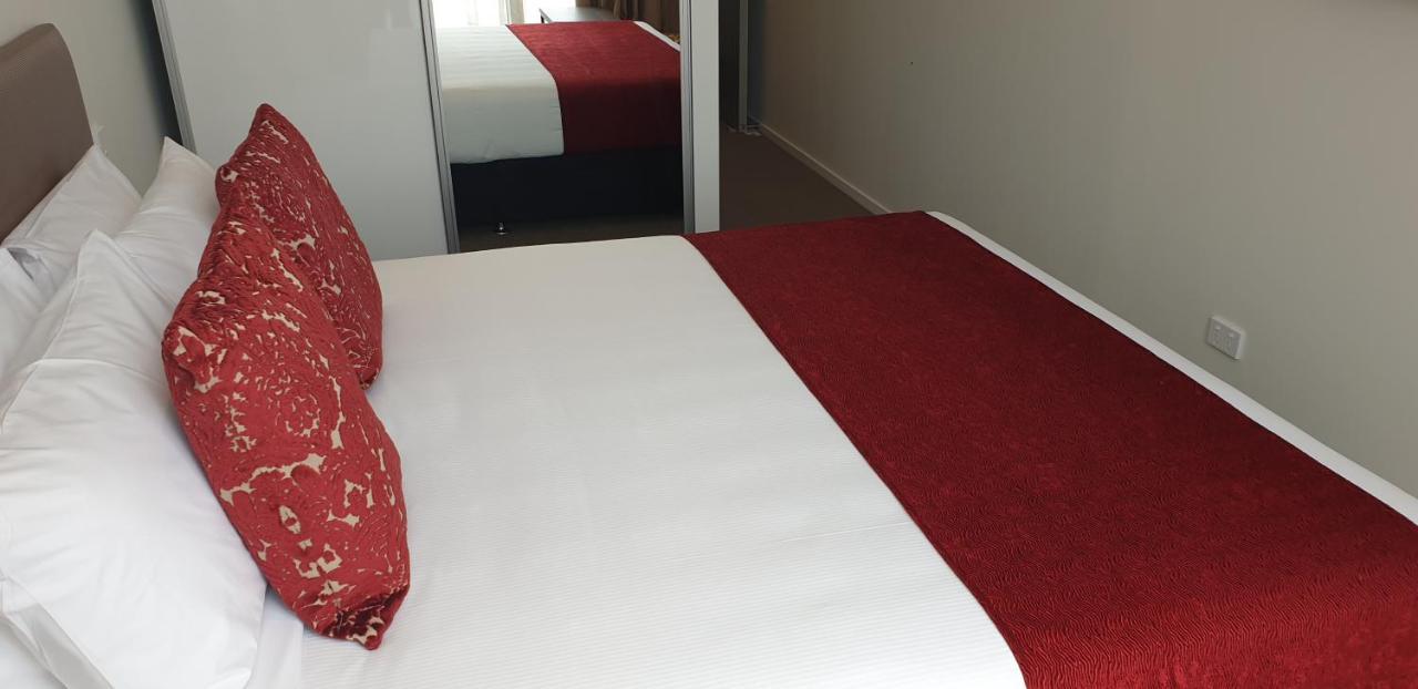 Ramada Suites by Wyndham Manukau Auckland Bagian luar foto