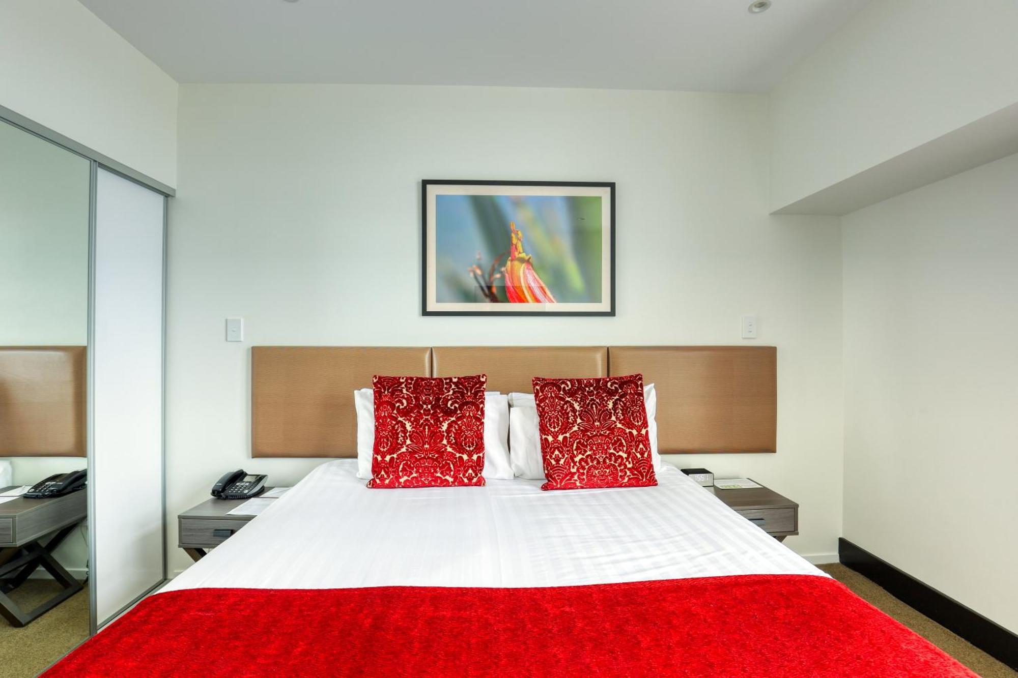 Ramada Suites by Wyndham Manukau Auckland Bagian luar foto