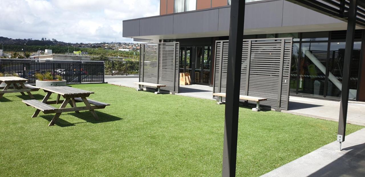 Ramada Suites by Wyndham Manukau Auckland Bagian luar foto