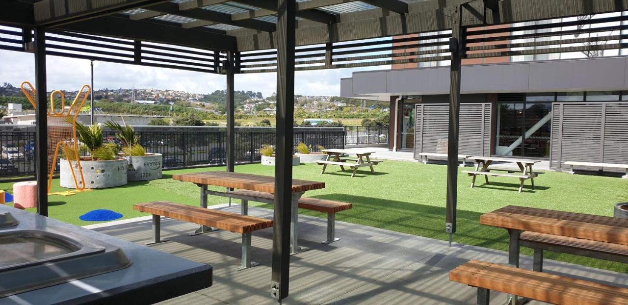 Ramada Suites by Wyndham Manukau Auckland Bagian luar foto